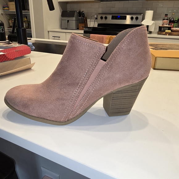 City Classified Pink Suede Booties Size 9 - Picture 7 of 7